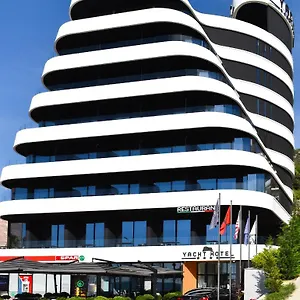 Yacht 4*, Wlora Albania