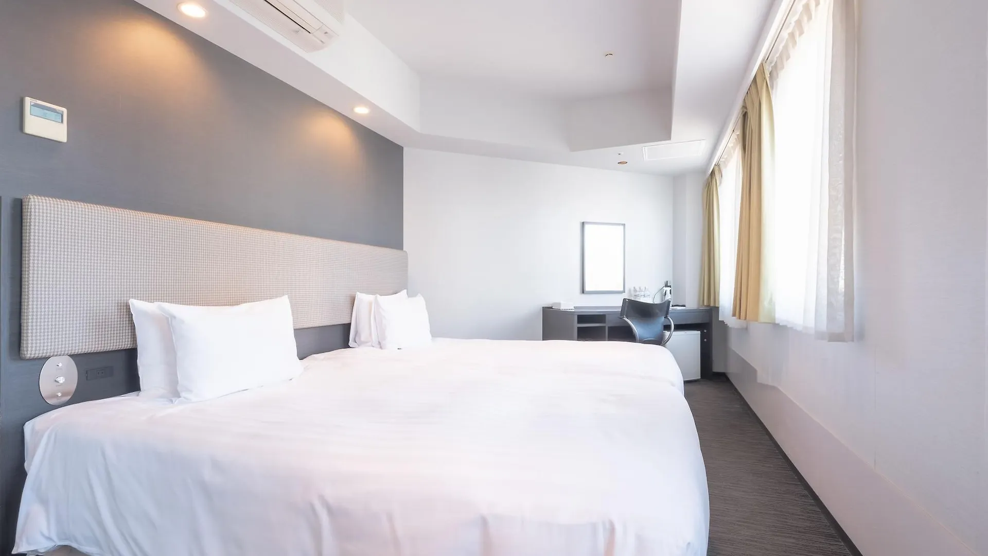 טוקיו E Hotel Higashi Shinjuku 3*,