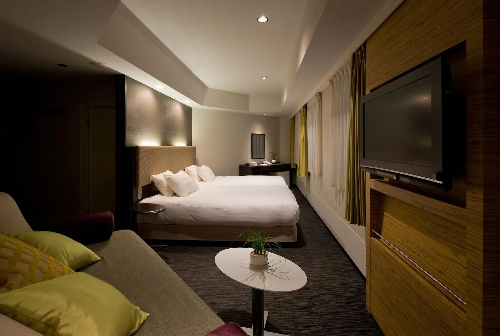 טוקיו E Hotel Higashi Shinjuku 3*,