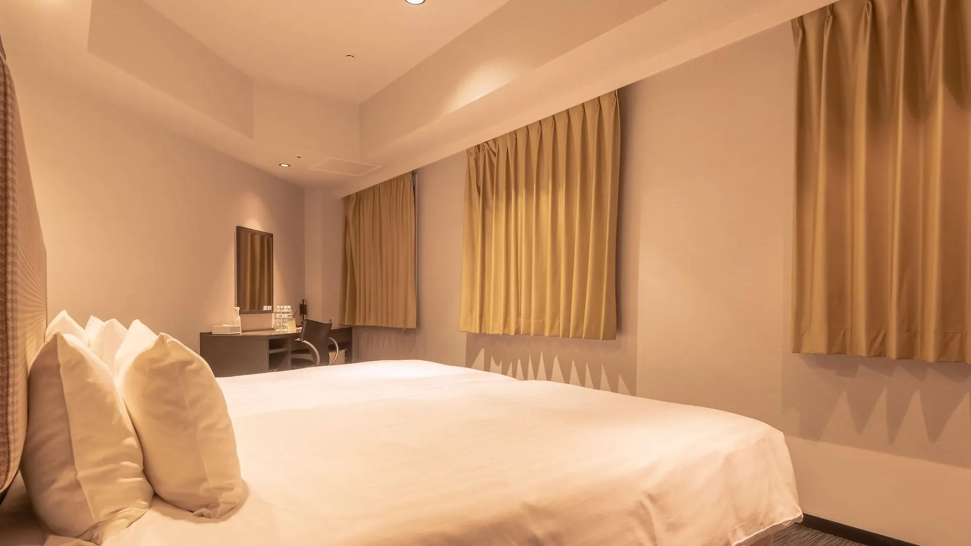 טוקיו E Hotel Higashi Shinjuku